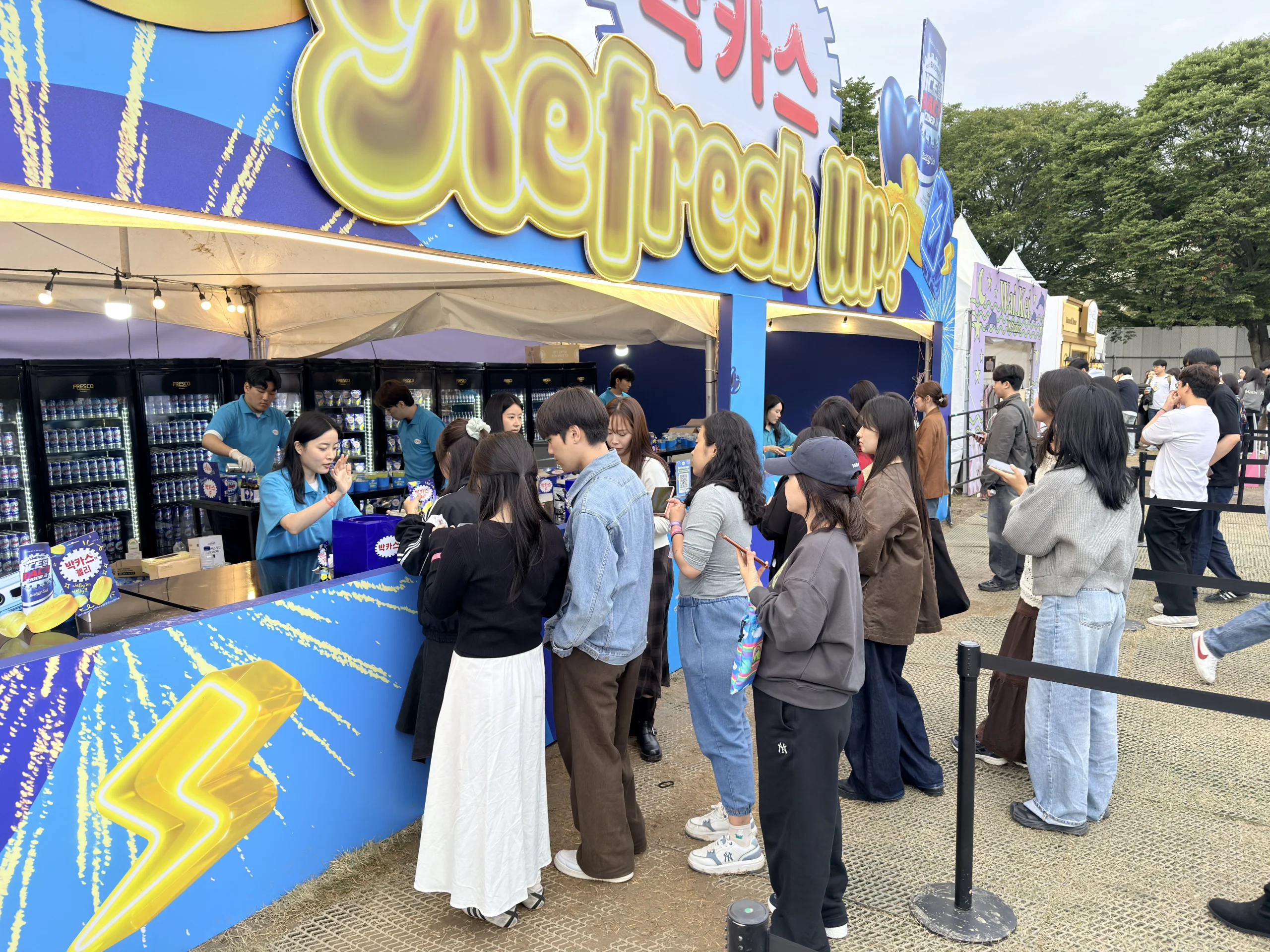 팝업스토어 진행요원 업무 모습