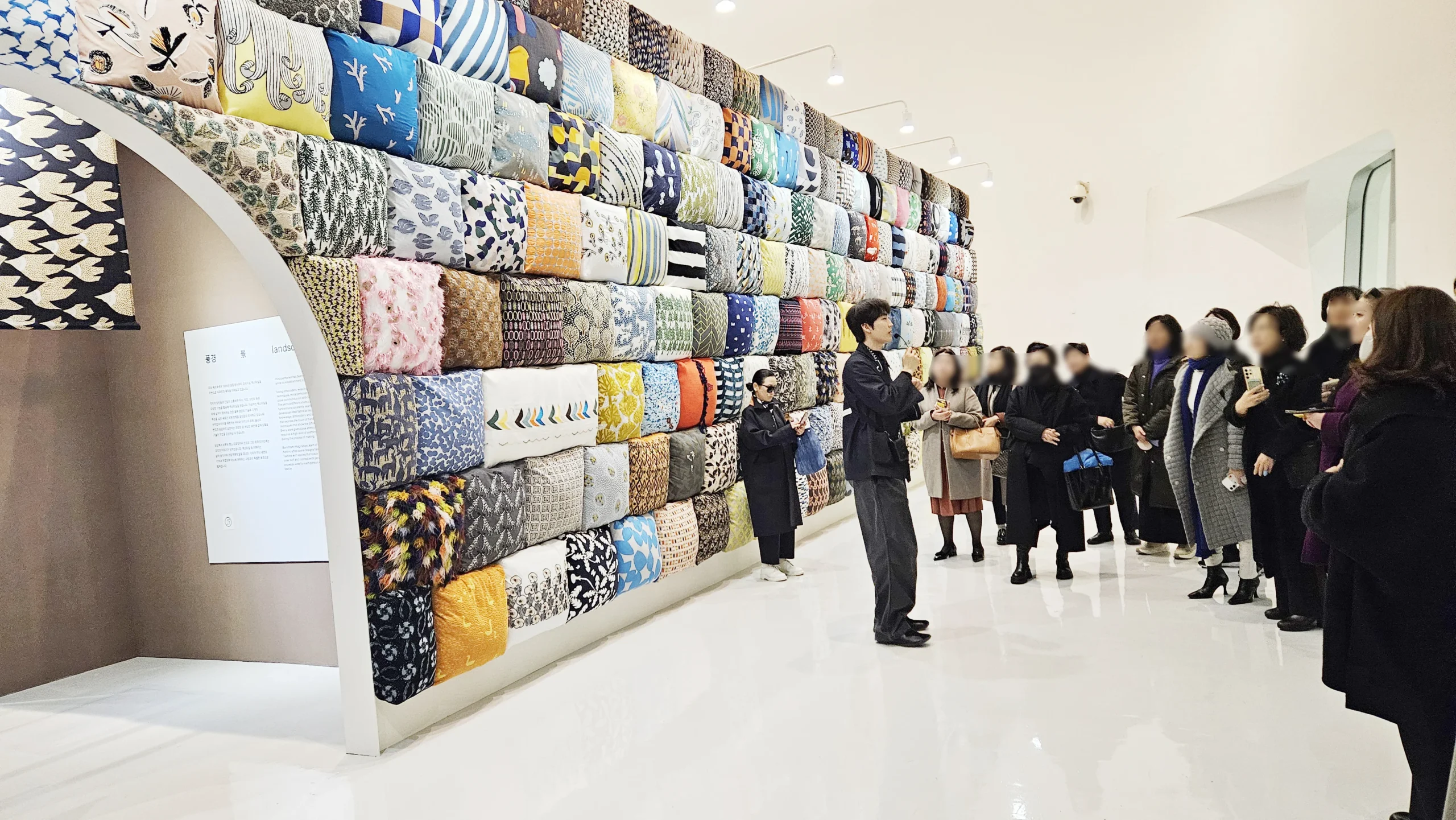 상설 전시·라운지 운영​ 진행요원 업무모습